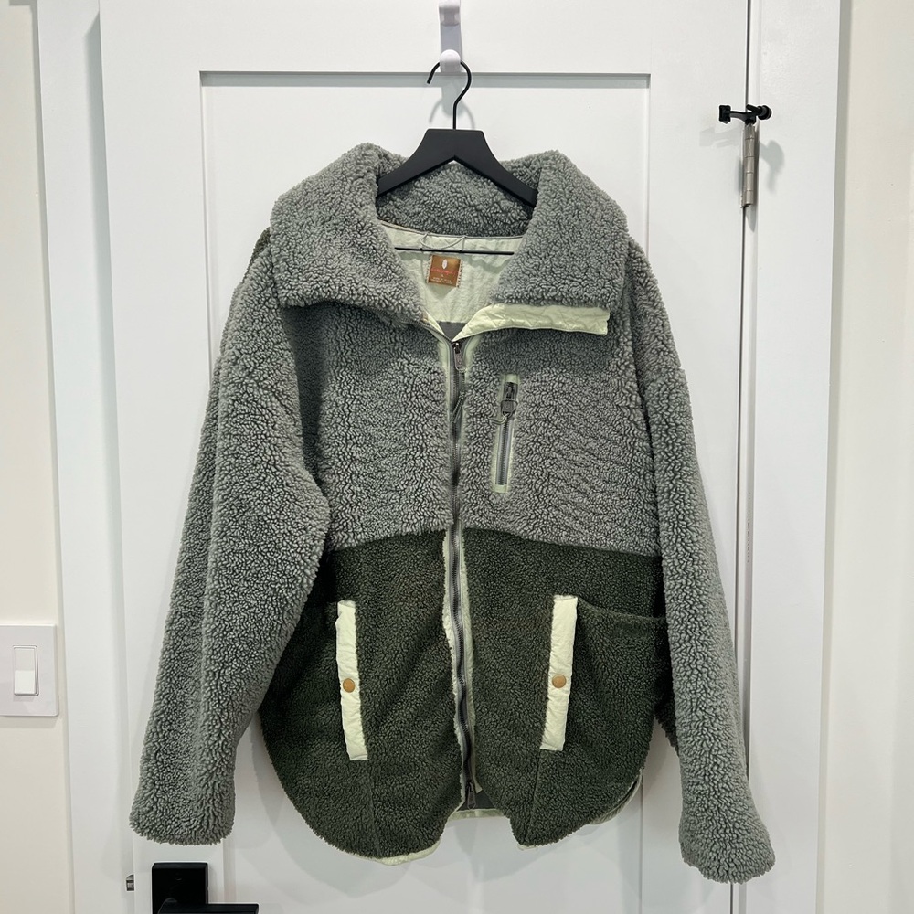 Free People Movement Fleece Jacket in sage green - Size Large